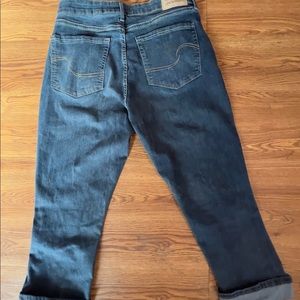 Levi Signature Capris (blue jean) size 8. Only worn once to try them on.